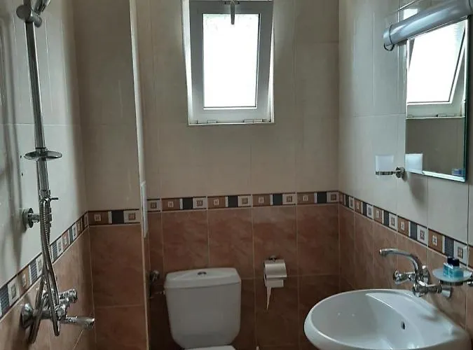 самостоятелни елинор Къща за гости 3*